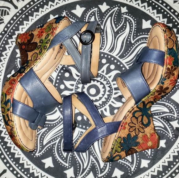 Born Shoes - Born Crown blue and floral wedges size 10